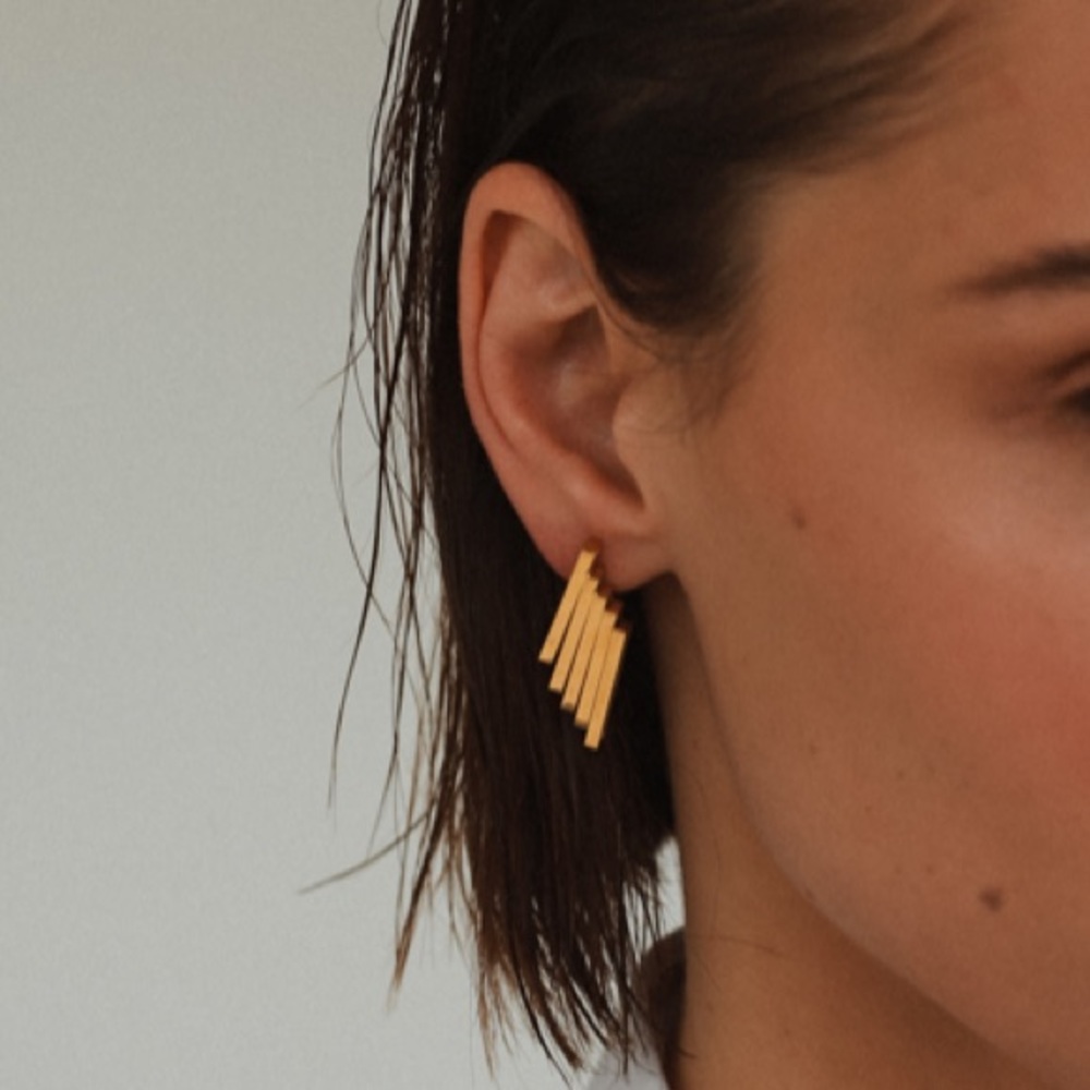 Geometric minimalist stud earrings - Picture 2 of 7
